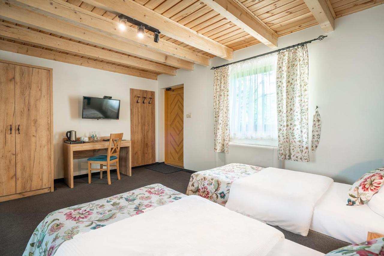 Labedz Hotel Karczma 이아와 외부 사진