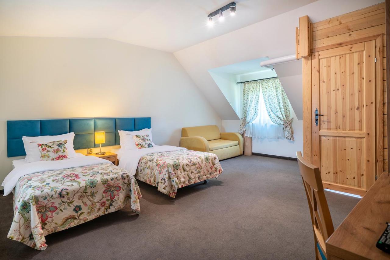 Labedz Hotel Karczma 이아와 외부 사진