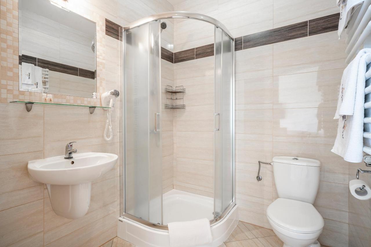 Labedz Hotel Karczma 이아와 외부 사진